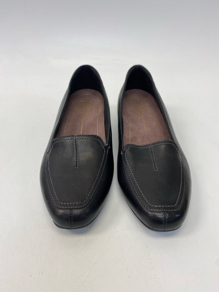 Clarks  Size 9.5 Black Flats
