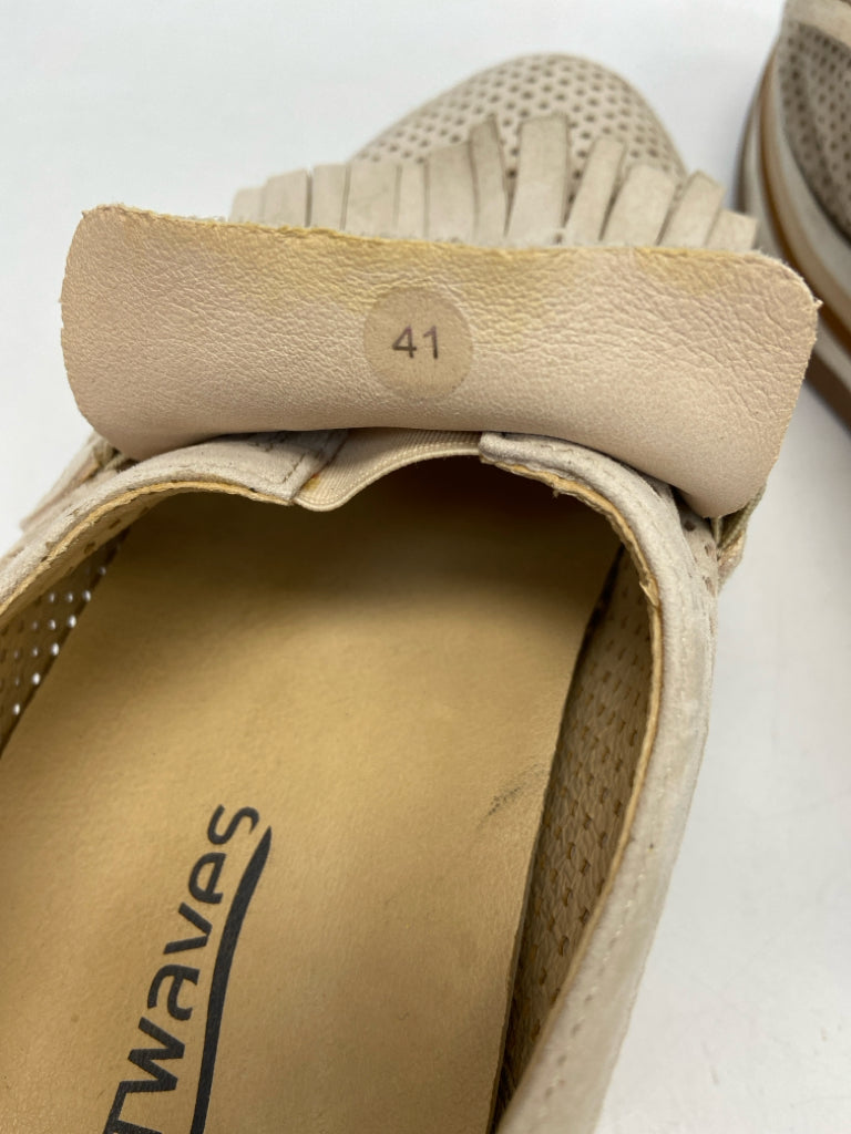 SOFTWAVES  Size 41 Tan Perforated Sneakers
