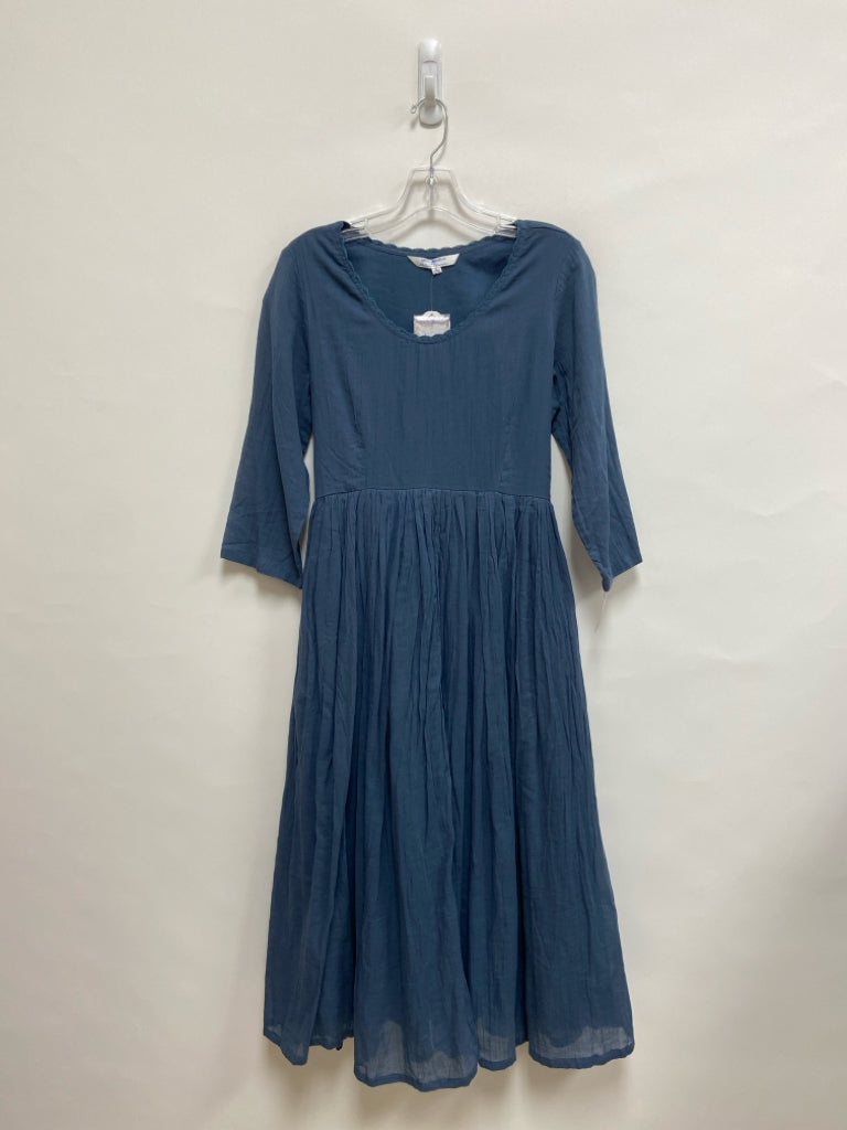NWT Size XS Blue Crinkle 3/4 Sleeve Ladies Dress