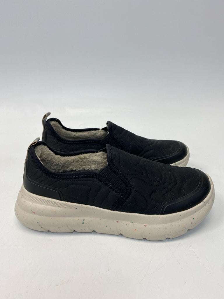 NWOT Dearfoams  Size 7 Black Slippers