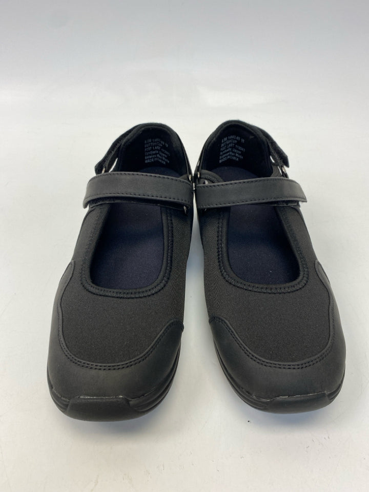 NWOT  Size 6.5 Black Flats