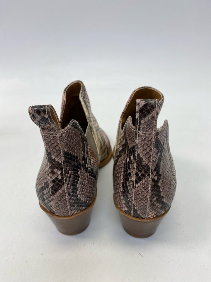 Dolce Vita  Size 8 Brown Black/Cream Snakeprint Boots