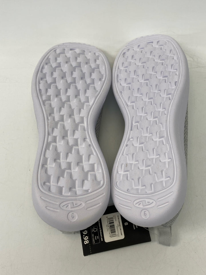 NWT ATHLETIC WORKS  Size 6 Gray Sneakers