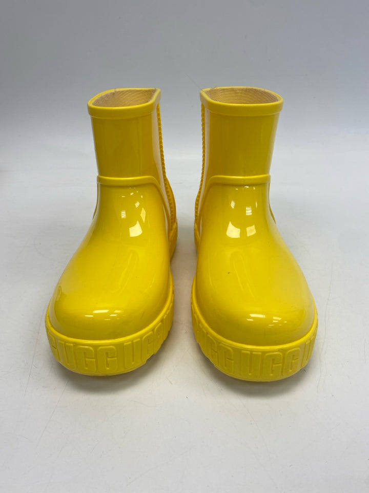 UGG  Size 7 Yellow Boots