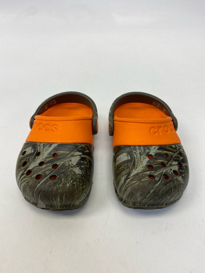 Crocs SIZE 6 Brown Orange Camouflage Boy&