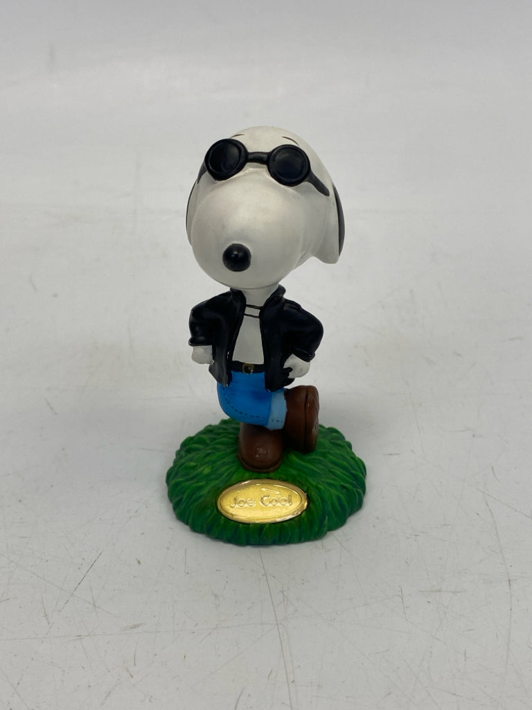 White Black/Green Snoopy Figurine