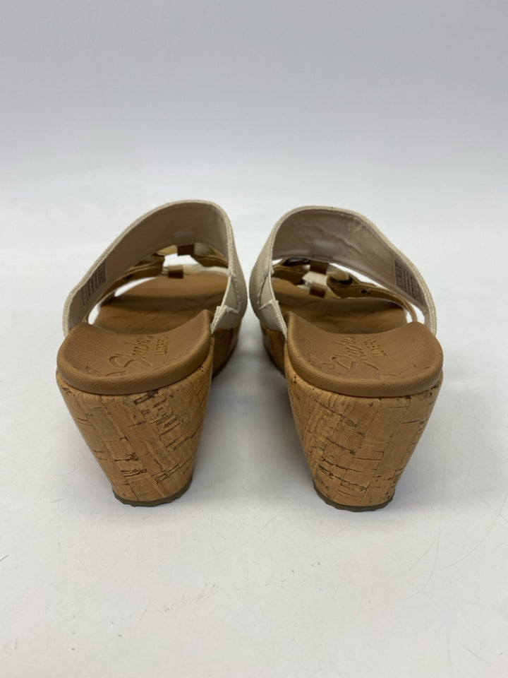Skechers  Size 8 Tan Sandals