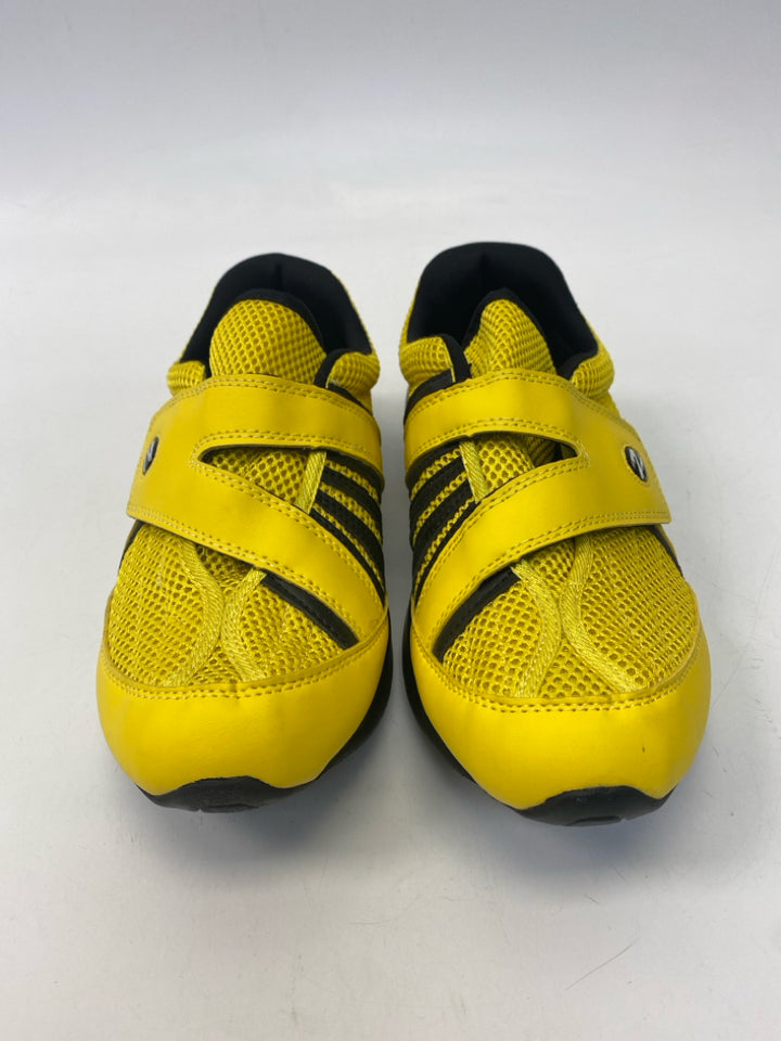 NWOT Size 9 Yellow Men&