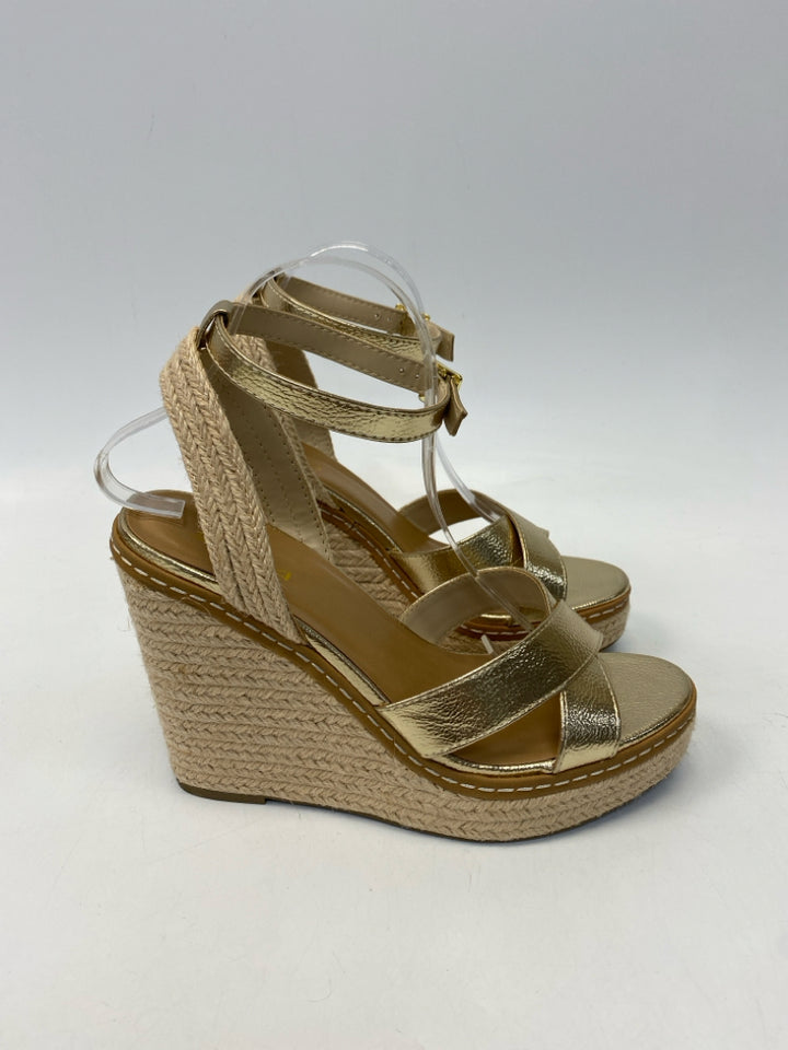 Soda  Size 10 Gold Crisscross Metallic Sandals