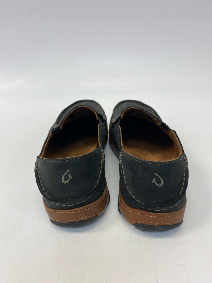OluKai Size 7 Black Brown Men&