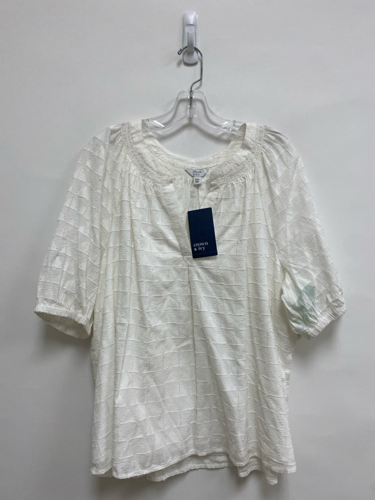 NWT Crown &amp; Ivy  SIZE  XXL White Texture V Neck Plus Size Top
