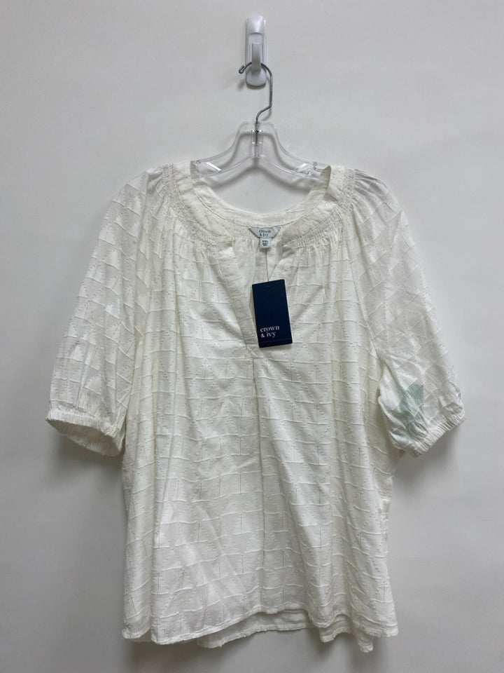NWT Crown &amp; Ivy  SIZE  XXL White Texture V Neck Plus Size Top