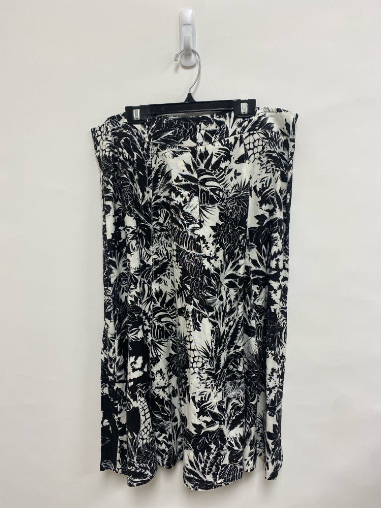 NWT Grace Elements Size 12 White/Black Tropical Linen Blend Ladies Skirt