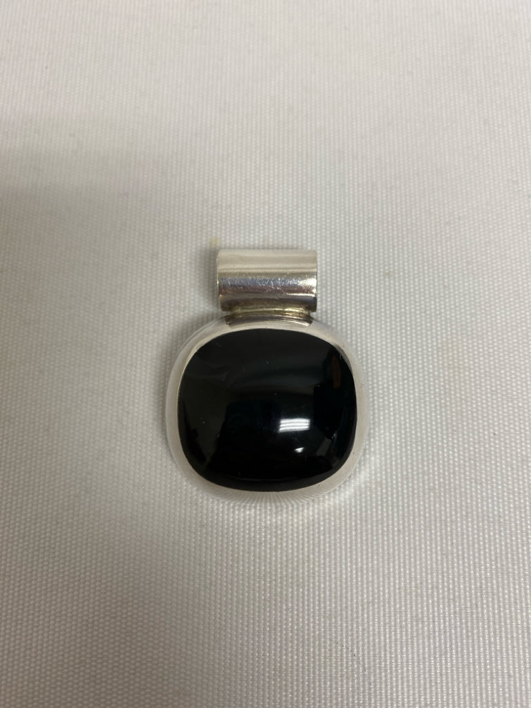 Silver Black Oval(s) Pendant