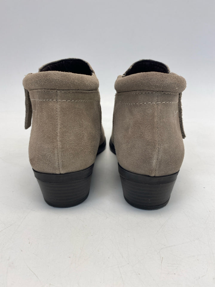 White Mountain US Shoe Size 8.5 Taupe Suede Boots