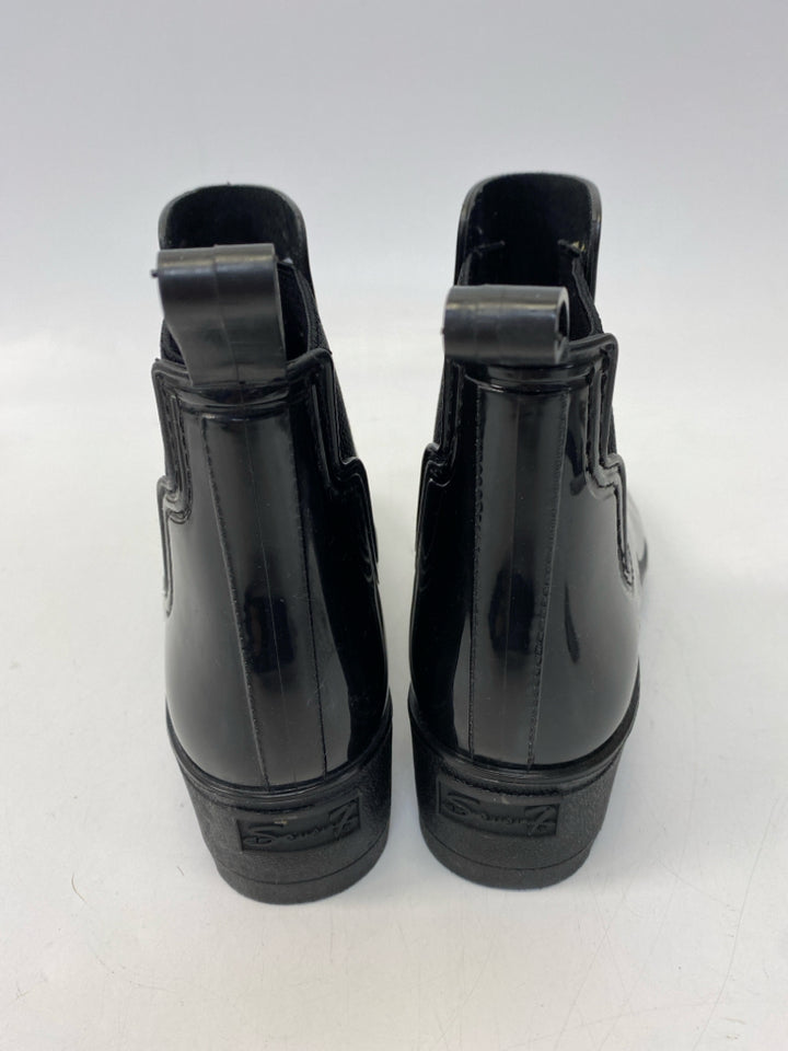 Seven 7  Size 8 Black Patent Boots