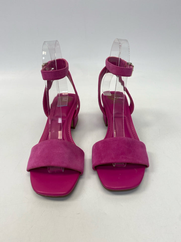 VINCE CAMUTO  Size 6 Fuchsia Suede Sandals