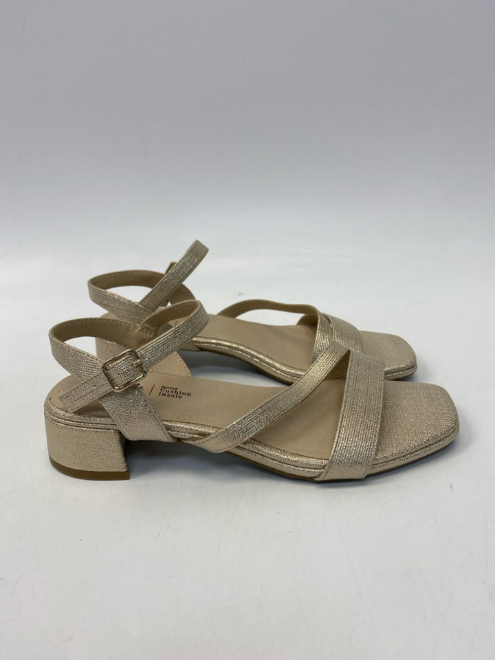 NWOT Life Stride  Size 8.5 Gold Shimmery Sandals