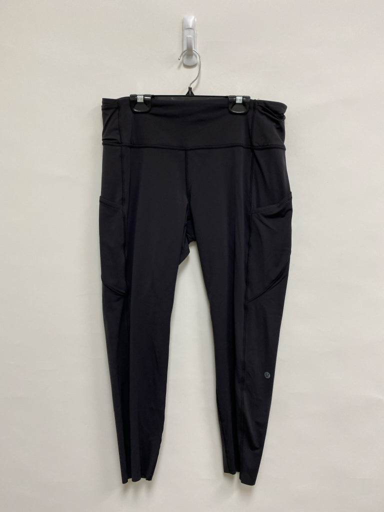 Lululemon Size 12 Black Cropped Athletic Leggings