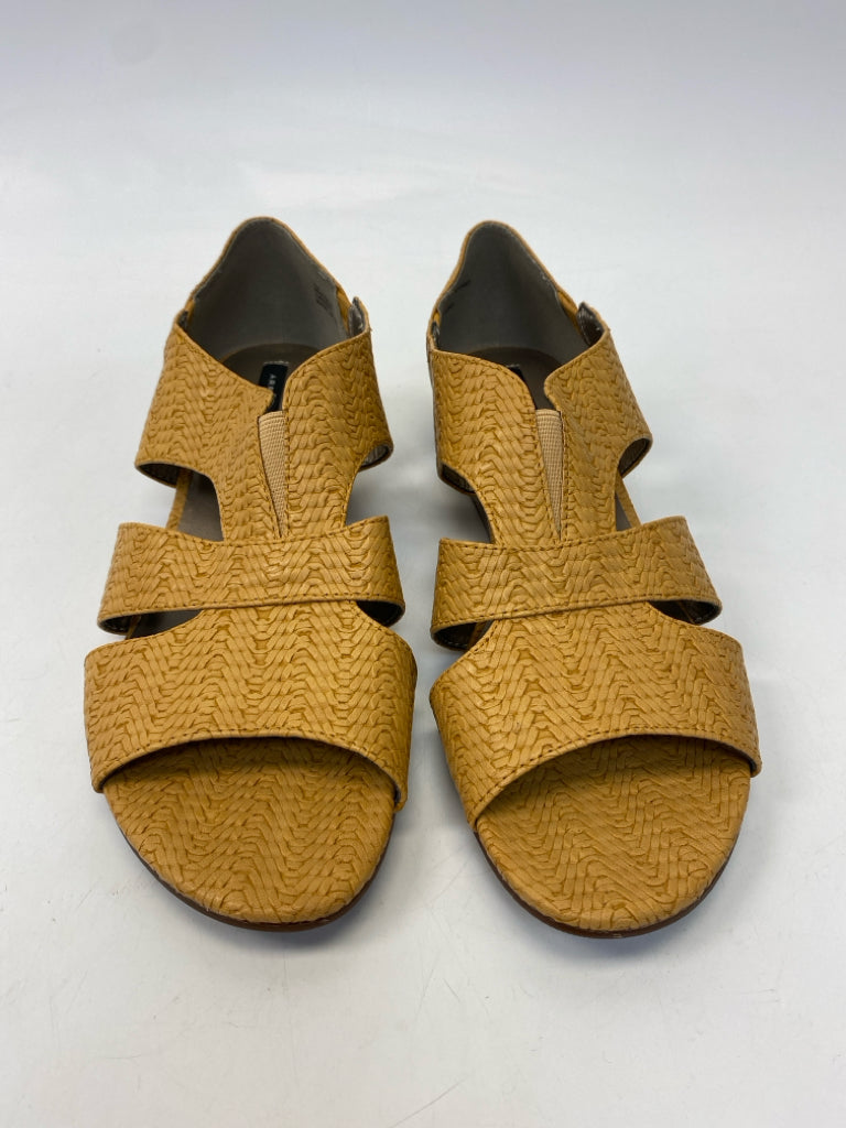 Size 11 Natural Woven Sandals
