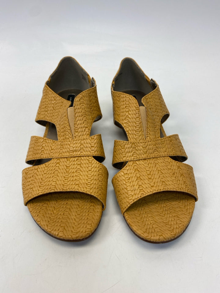 Size 11 Natural Woven Sandals
