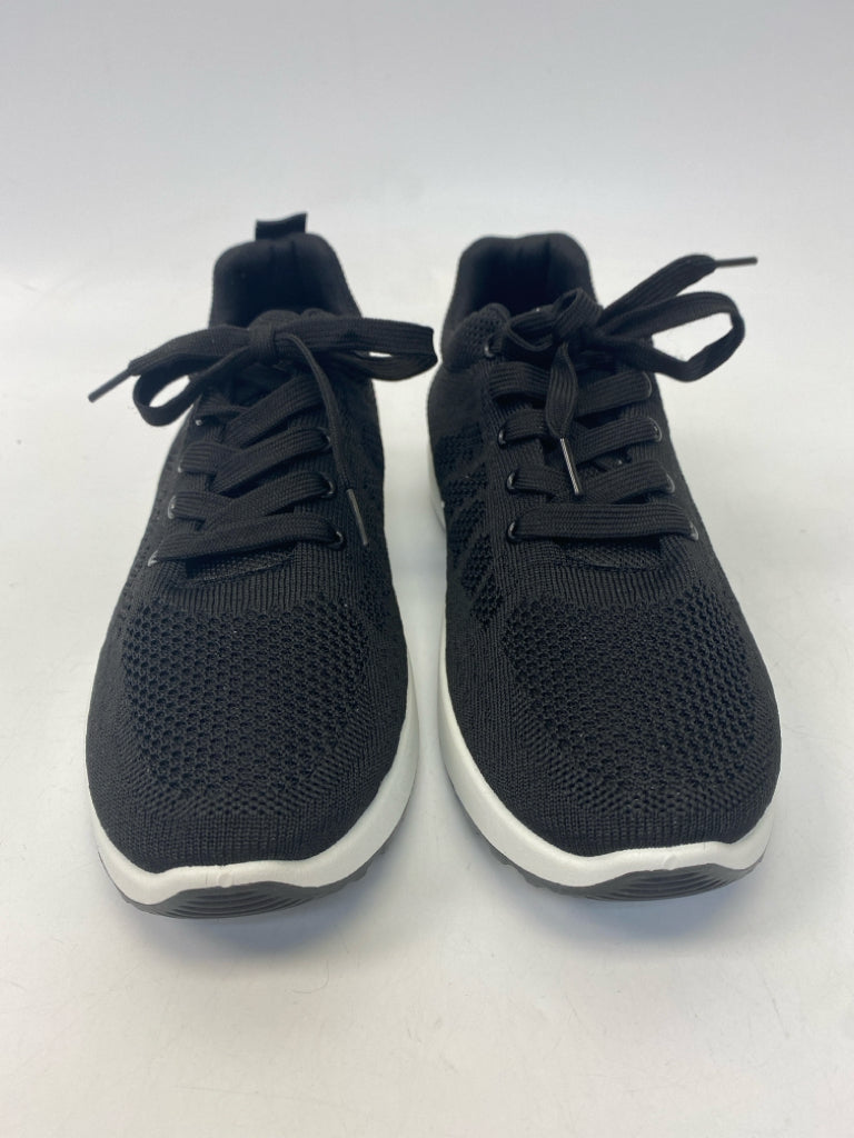 NWT  Size 43 Black Lace-up Sneakers