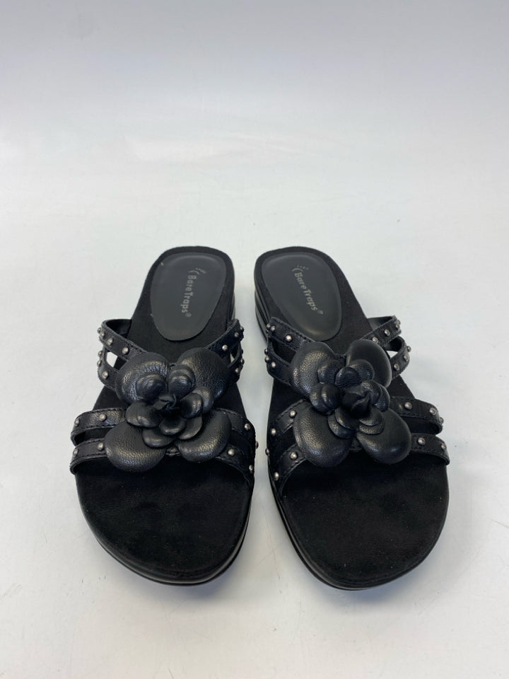 NWOT Bare Traps  Size 8.5 Black Sandals