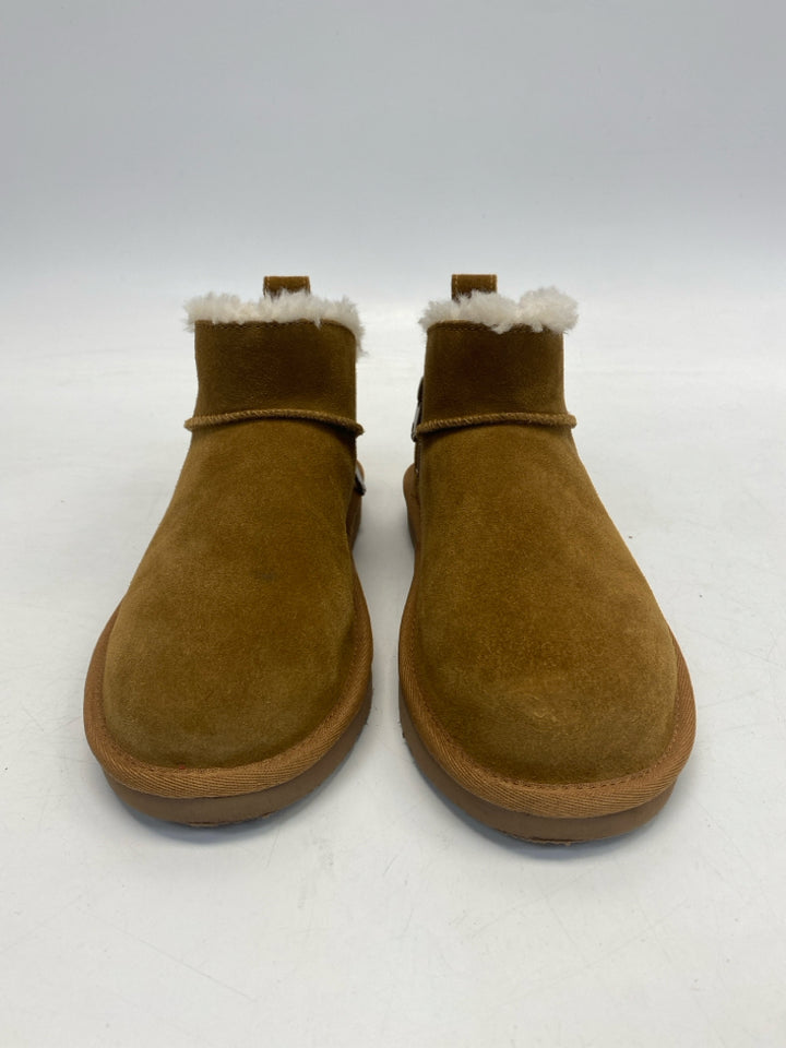 UGG SIZE 3 Brown Girl&