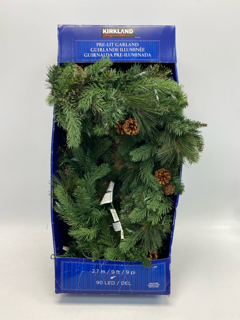 Kirkland Green Lit Christmas