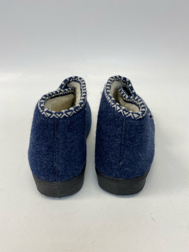 Size 11 Dark Blue Cream Trimmed Slippers