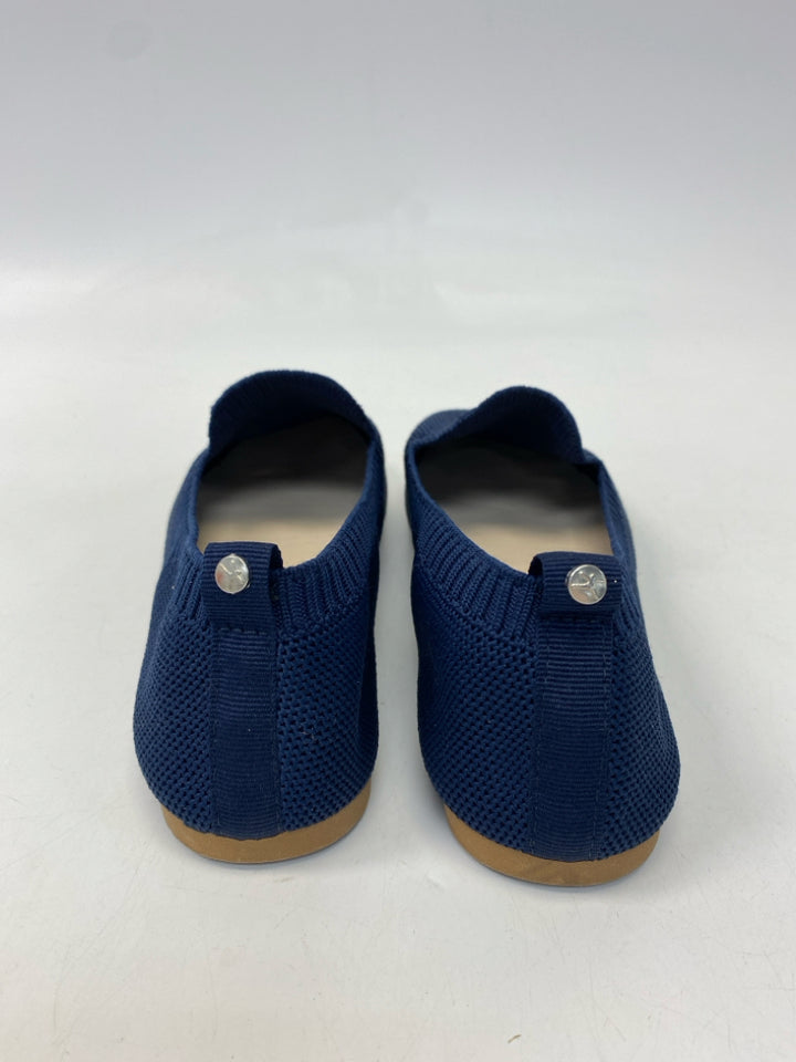Danskin  Size 6 Navy Knit Flats