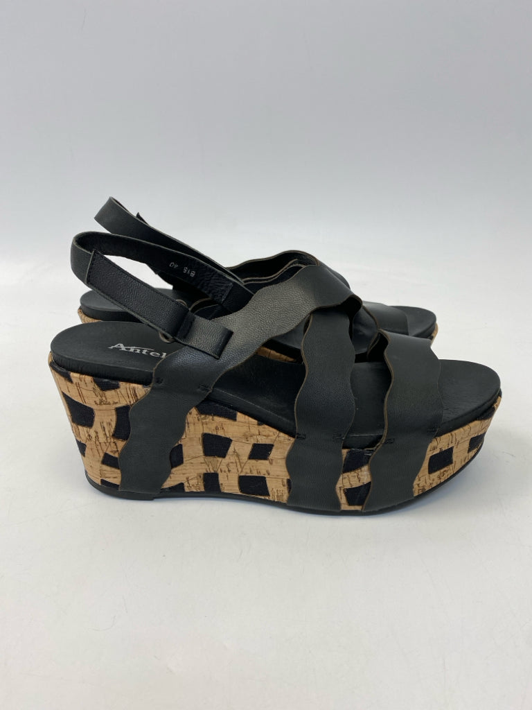 Antelope  Size 40 Black Scalloped Sandals
