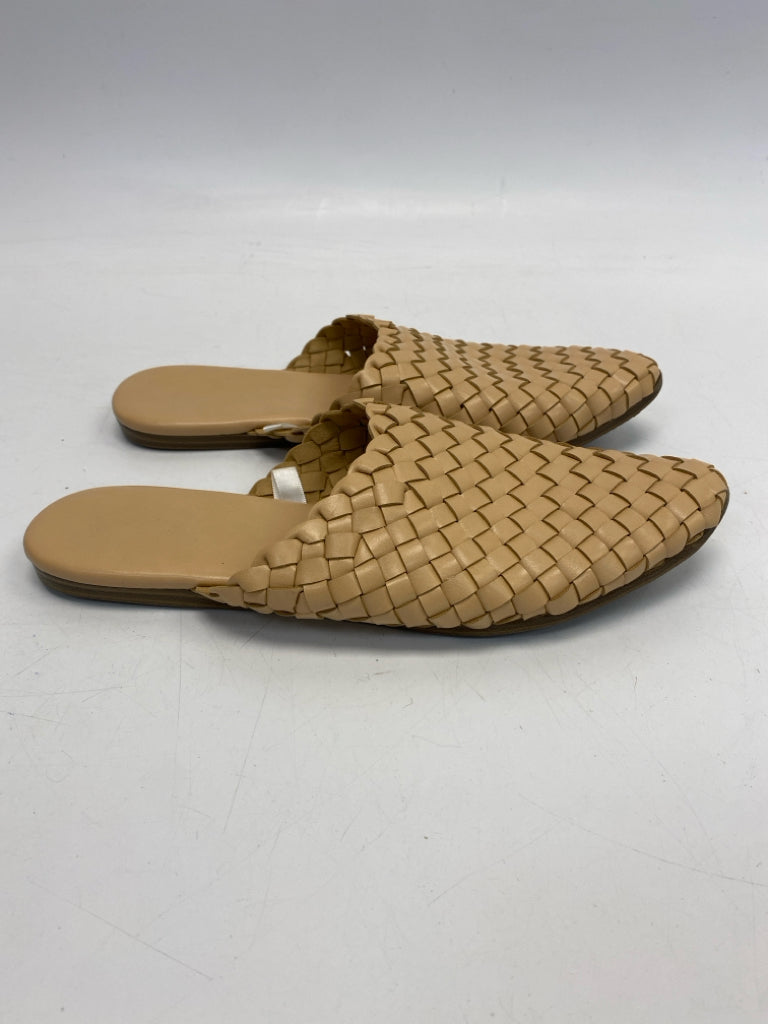 Universal Thread  Size 8.5 Camel Woven Flats