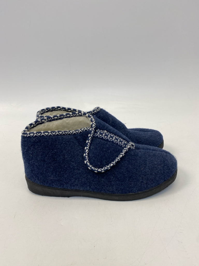 Size 11 Dark Blue Cream Trimmed Slippers