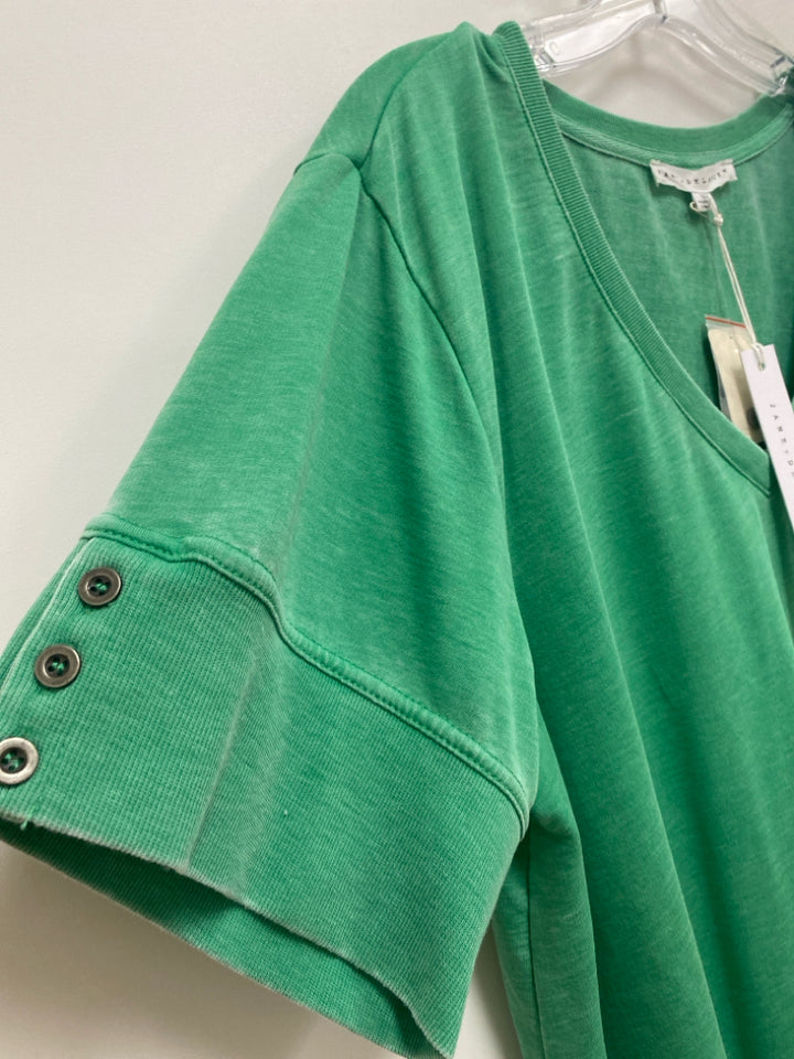 NWT Jane and Delancey  SIZE  1X Faded Seafoam V Neck Plus Size Top