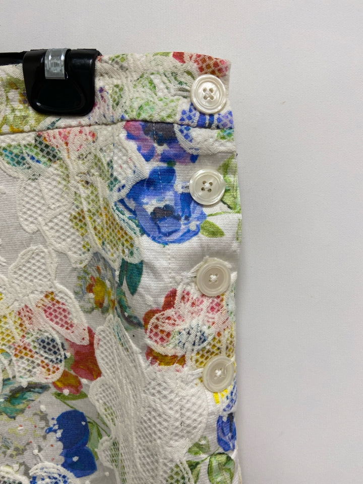 elevenses Size 6 White Multi Color Flowers Ladies Shorts