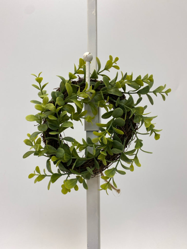 Green Leaves Wreath