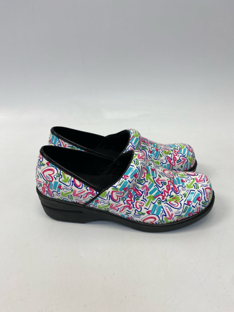 Size 9.5 White Multi-Color Print Clogs