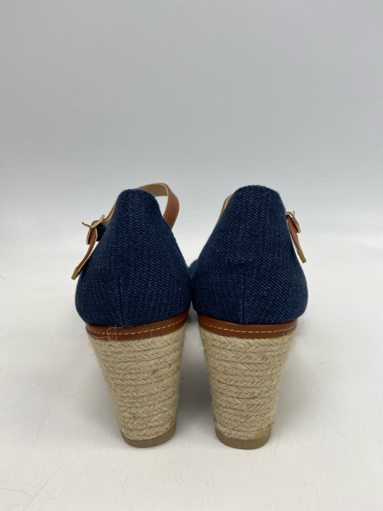 Esmara  Size 9.5 Navy Stripe(s) Sandals