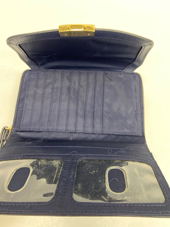 Vera Bradley  Size Navy/white Stripe(s) Wristlet