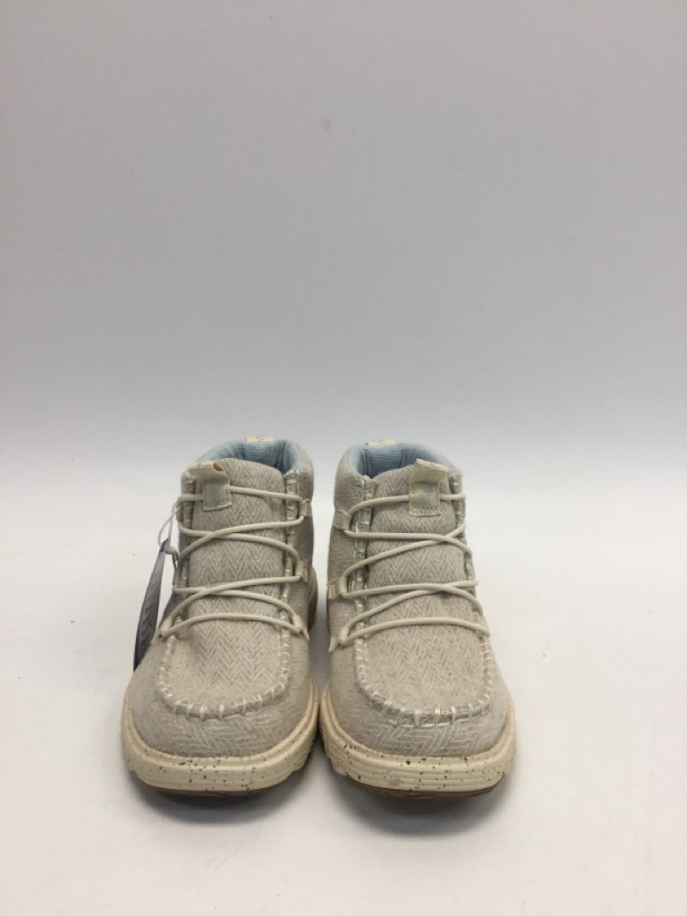NWT Hey Dude US Shoe Size 8 Ivory Sneakers
