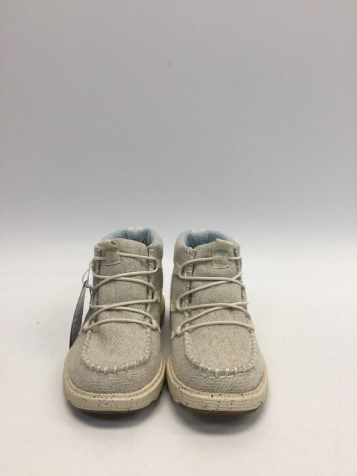 NWT Hey Dude US Shoe Size 8 Ivory Sneakers