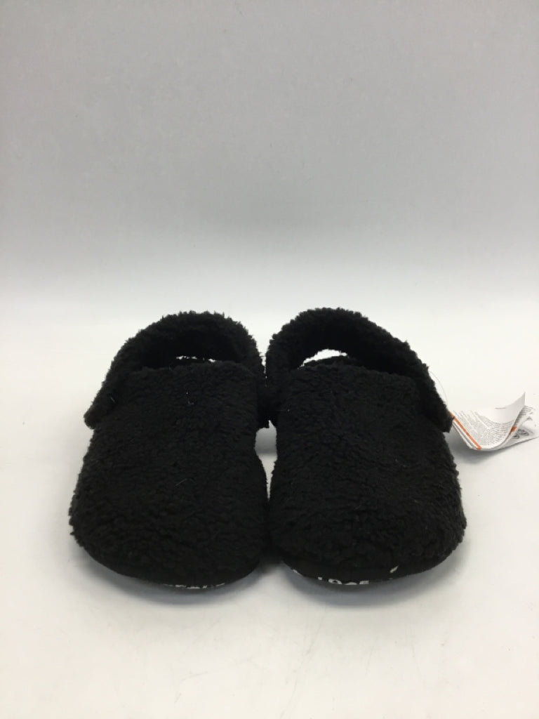 NWT Crocs US Shoe Size 7 Black Fuzzy Slippers