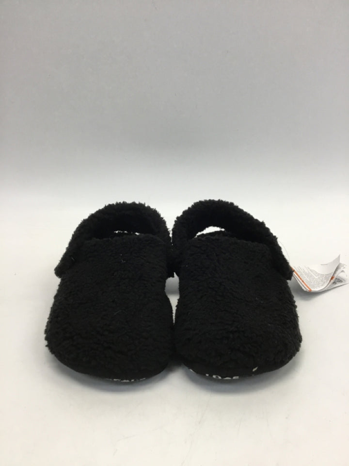 NWT Crocs US Shoe Size 7 Black Fuzzy Slippers