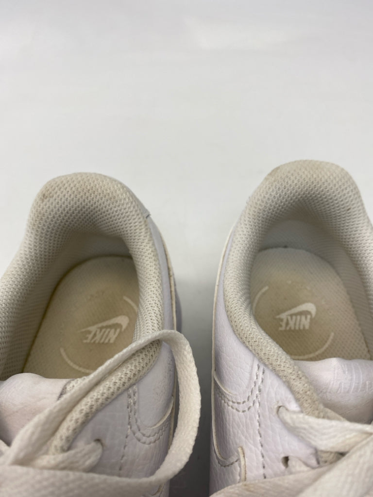 Nike  Size 7.5 White Lace-up Sneakers