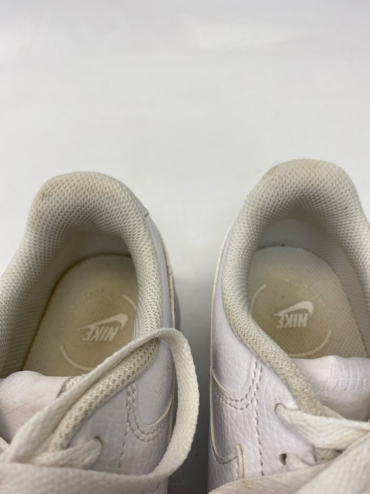Nike  Size 7.5 White Lace-up Sneakers