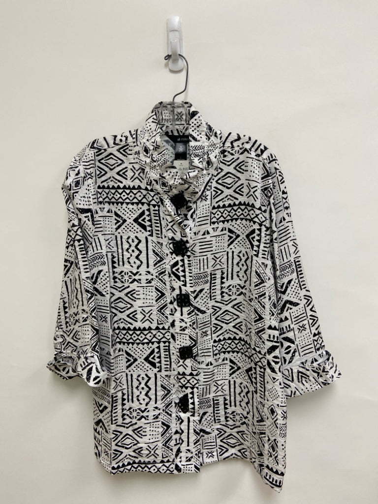 NWT Ali Miles Size XL White Black Abstract Button Up Ladies Top