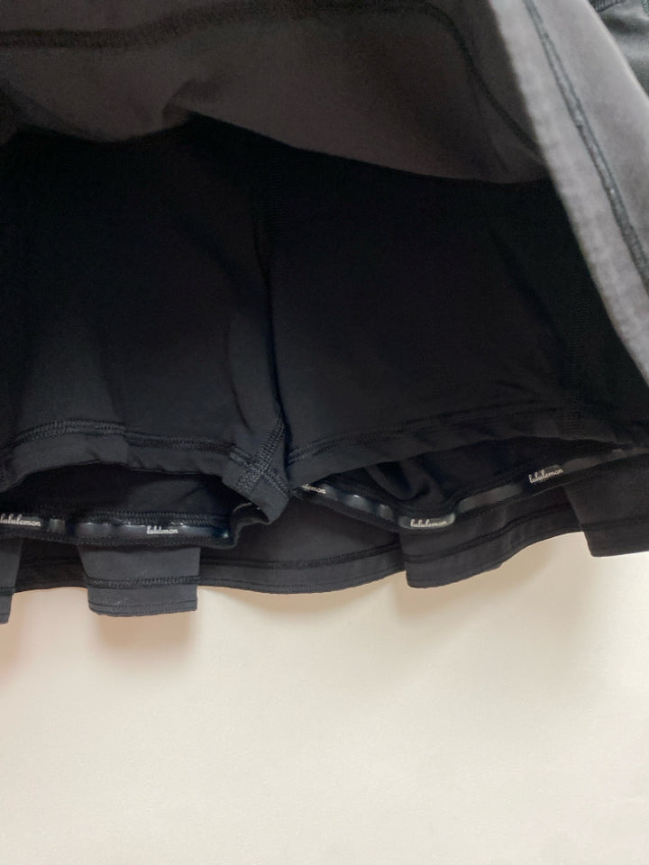 Lululemon Size 6 Black Lines Athletic Skort