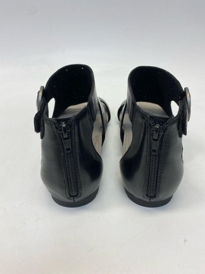 Earth  Size 12 Black Cutout Sandals