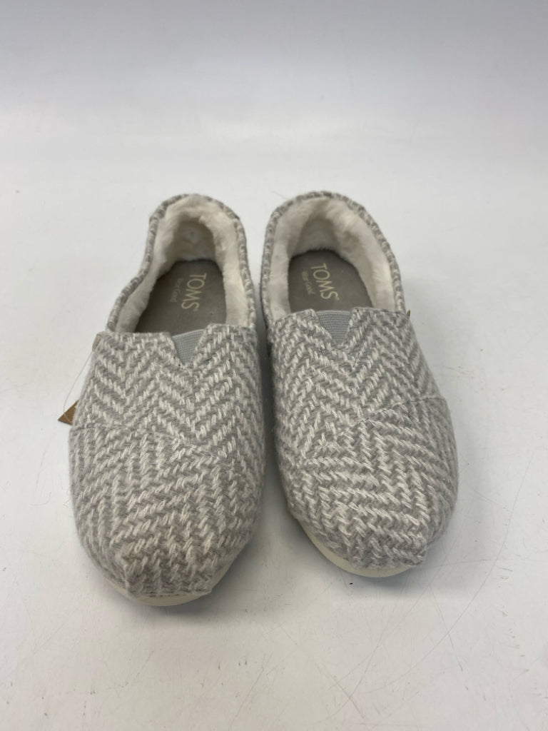 NWT Toms US Shoe Size 6.5 Gray White Herringbone Flats